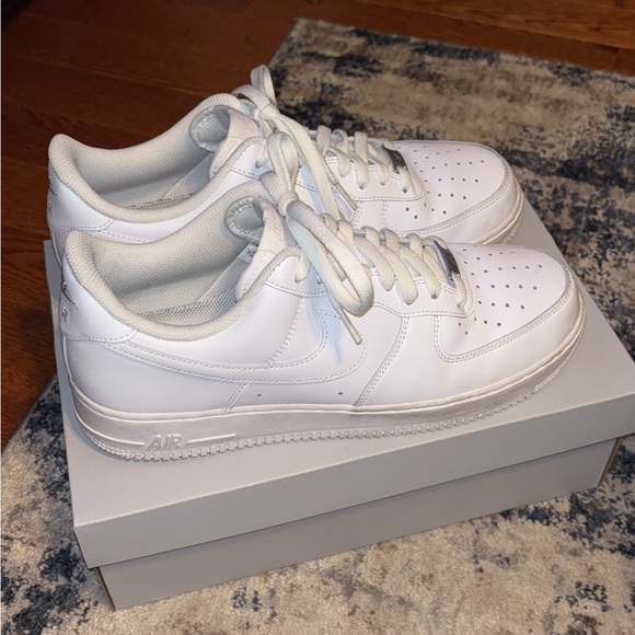 White Nike Air Force 1’s - Picture 3 of 5